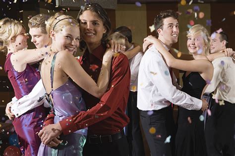 how to dance at prom: choosing the right dance moves for your prom night